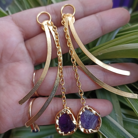 Very beautiful hanging chain handmade gold platted stone studded earrings - Picture 9 of 9